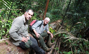 Le réalisateur Luc Jacquet, en compagnie du botaniste Francis Hallé.