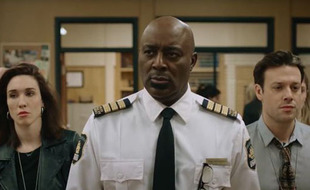 «Escouade 99» est l'adaptation québécoise de la comédie américaine «Brooklyn Nine-Nine», il y avait un indice dans le titre