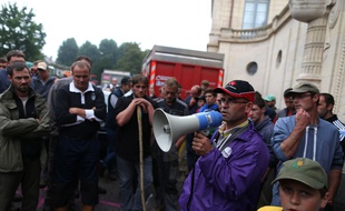 Sebastien Debieu, secrétaire fédéral de la FDSEA 14 lors d'un rassemblement d'agriculteurs en colère jeudi 13 août 2015.