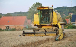 Après trois années de croissance insolente, le marché des machines agricoles devrait retrouver des niveaux plus "raisonnables" face à l'effondrement des cours des céréales