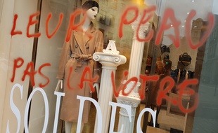 Cette boutique de vêtement a été ciblée par les antispécistes.