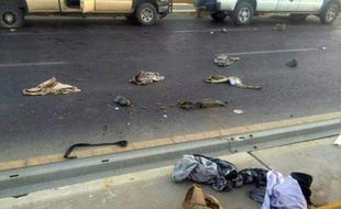 Photo prise à partir d'un téléphone portable et montrant des uniformes de l'armée irakienne éparpillés après un assaut des jihadistes à Mossoul, le 10 juin 2014