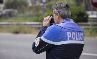 Le quadragénaire a été contrôlé par les motards de la police nationale. Illustration.