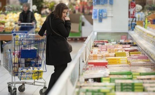 Après avoir déjà grimpé de 4,4% en 2011, le panier moyen des consommateurs a de nouveau progressé en 2012 (+3,49%), notamment en raison d'une flambée des "premiers prix", atteignant ainsi "un record historique", relève Familles rurales dans son Observatoire annuel.