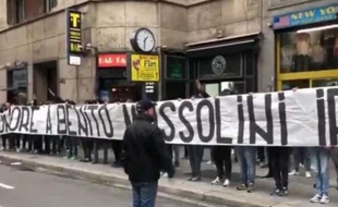 Une trentaine d'ultras de la Lazio ont rendu hommage à... Benito Mussolini.
