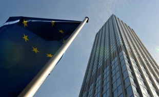 Alors que des rumeurs et des démentis circulent sur les futures mesures de la Banque centrale européenne (BCE) pour apaiser les tensions en zone euro, l'institution monétaire a annoncé lundi n'avoir procédé à aucun rachat d'obligations publiques la semaine dernière.