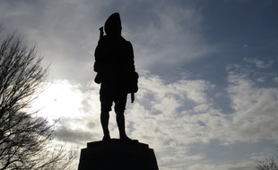 Le mémorial australien de Bullecourt, autour duquel s'inscrit un projet d'éoliennes.
