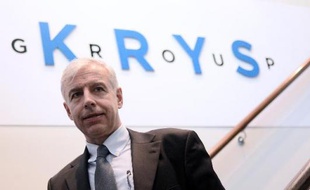 Le PDG de l'entreprise de lunettes et lentilles Krys Group Jean-Pierre Champion, le 23 février 2015 à Bazainville, à l'ouest de Paris