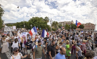Les manifestations contre le pass sanitaire ont réuni samedi 7 août 2021 près de 237.000 personnes en France.
