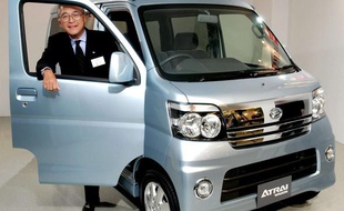 L'Atrai Wagon de la marque japonaise Daihatsu, filiale de Toyota le 9 mai 2005.