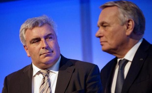 Le ministre des Transports Frederic Cuvillier et le Premier ministre Jean-Marc Ayrault le 28 février 2014 à Nantes
