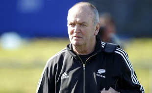 Le sélectionneur de la Nouvelle-Zélande, Graham Henry, le 4 septembre 2011 à Auckland.
