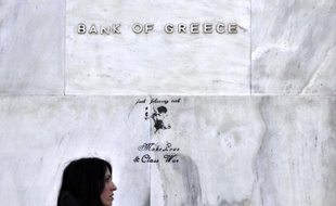 La Banque de Grèce a fait preuve d'un optimisme mesuré sur le redressement graduel de l'économie grecque en discernant des "indices positifs", tout en confirmant néanmoins la perspective d'une sixième année de récession en 2013 et d'une hausse du chômage à 28%.