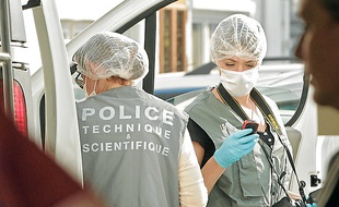 La police scientifique enquêtait
sur les lieux, mardi.