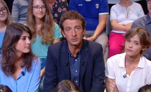 Cyrille Eldin, entouré de Sandrine Calvayrac (en bleu) et Mathilde Warnier dans «Le Petit journal» du 5 septembre.