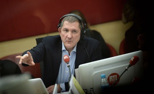 Le journaliste Yves Calvi sur RTL en octobre 2015