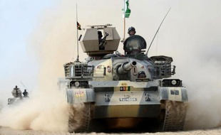 Un tank pakistanais engagé au Wazieistan du Nord, le 20 juin 2014