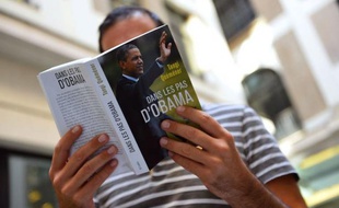 A moins de deux mois de la présidentielle américaine, des journalistes français emportent le lecteur tambour battant de la West Wing de la Maison Blanche au coeur de l'Amérique profonde, offrant dans trois livres singuliers une chronique vivante des années Obama.