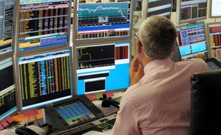 Trois groupes boursiers envisagent de déposer des offres sur leur rival européen Euronext, auquel sa nouvelle maison mère IntercontinentalExchange (ICE) veut donner son indépendance, affirme lundi le Wall Street Journal, citant des sources proches du dossier.