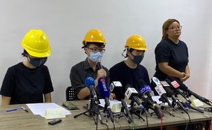 Des manifestants se sont présentés masqués devant la presse, à Hong Kong, le 6 août 2019.