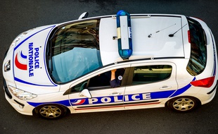 Une voiture de police française. Illustration