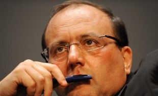 Le député socialiste Julien Dray, soupçonné d'abus de confiance, a porté plainte mardi au parquet de Paris pour "violation du secret professionnel et recel de ce délit", après la divulgation dans la presse d'extrait d'une enquête préliminaire le visant, a annoncé à l'AFP son avocat Me Forster.