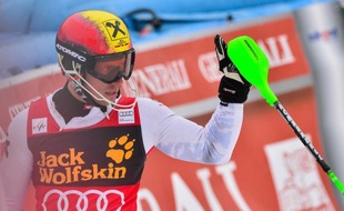 L'Autrichien Marcel Hirscher a hérité un peu plus facilement que prévu de son deuxième grand globe de cristal, avec un petit coup de pouce du ciel à Lenzerheide qui a poussé le Norvégien Aksel Lund Svindal à lui concéder jeudi la victoire au général de la Coupe du monde.