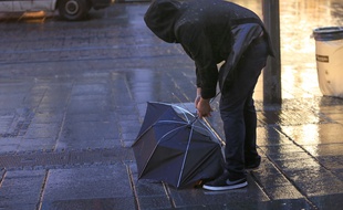 Pluie et vent. (Illustration)