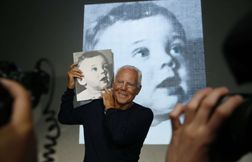 Giorgio Armani, d’étalagiste à « roi du tapis rouge »