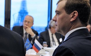 La France souhaite un accroissement des investissements russes sur son territoire, a déclaré mardi la ministre du Commerce extérieur Nicole Bricq au Premier ministre russe Dmitri Medvedev, qui avait regretté la veille leur niveau insuffisant.