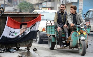 La trêve instaurée vendredi matin en Syrie à l'occasion de l'Aïd al-Adha a volé en éclats au bout de quelques heures avec un attentat meurtrier à Damas et une annonce de l'armée qu'elle avait engagé des ripostes à des attaques rebelles.