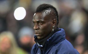 Mario Balotelli réfléchit à son avenir.
