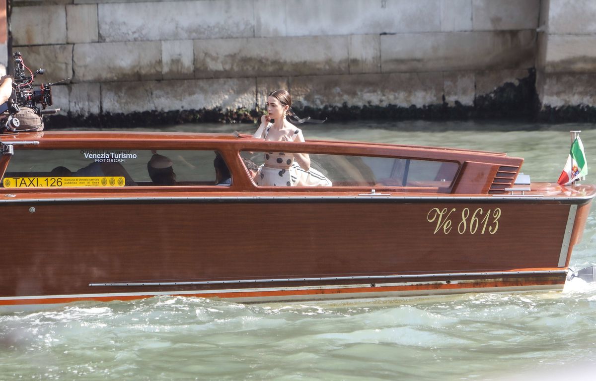 « Emily in Paris » : L'assistant réalisateur de la série décède à 47 ans sur le tournage à Venise