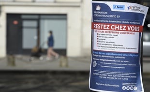 Une affiche dans les rues de Nantes confinée, le 23 mars 2020.