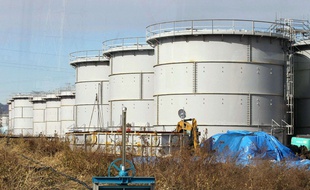 Les réservoirs utilisés pour stocker l'eau contaminée de la centrale de Fukushima Daiichi, photographiés le 15 janvier 2014.