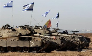 Un soldat israélien a été tué mardi par une explosion près de la bande de Gaza où des tirs israéliens ont coûté la vie à un Palestinien, ont rapporté des médias arabes et des sources médicales palestiniennes.