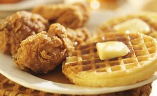 Typique du sud des États-Unis, la <em>soul food</em> est une cuisine haute en couleur qui respire la générosité et la convivialité.
