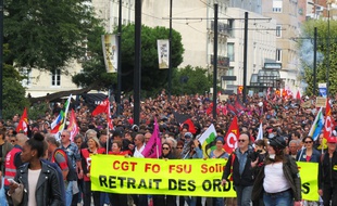 Entre 6.500 personnes, selon la police, et 15.000 personnes, selon les syndicats, ont manifesté à Nantes le 12 septembre 2017.