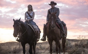 Evan Rachel Wood et James Marsden dans la saison 2 de la série «Westworld».