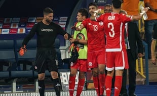 Mouez Hassen, le gardien de la Tunisie, mécontent d'avoir été sorti avant la séance des tirs au but lors de 8e de finale de la CAN contre le Ghana.