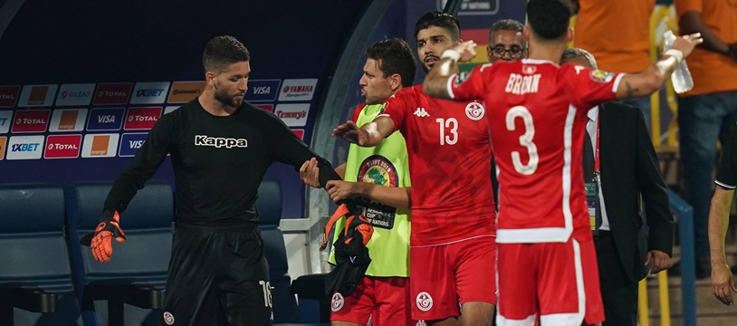 Mouez Hassen, le gardien de la Tunisie, mécontent d'avoir été sorti avant la séance des tirs au but lors de 8e de finale de la CAN contre le Ghana. 