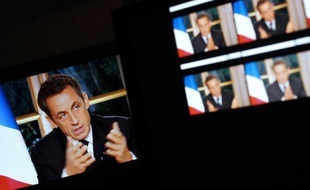 LE POINT A 21H45 - Lors d'une interview très attendue en direct sur TF1 et France 2, Nicolas Sarkozy a expliqué que la France devrait se serrer encore davantage la ceinture pour parvenir à sortir de la crise, tout en annonçant une révision à la baisse de la prévision de croissance pour 2012, à 1% du PIB contre 1,75% initialement escomptés.