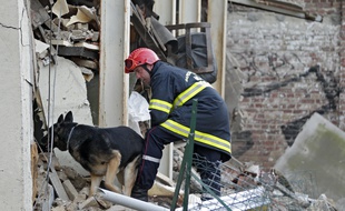 La maison de deux étages s'est effondrée à Fives, un quartier de Lille.