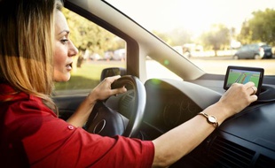 Commandes vocales, guidage amélioré, ergonomie renforcée... les GPS cherchent à se renouveler.