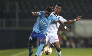 Bouna Sarr face au Vitoria Guimaraes en Ligue Europa.