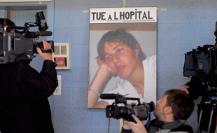 Conférence de presse des parents de Maxime Walter mort à l'hôpital. Le 05 01 2010