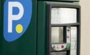 "La politique municipale a modifié le comportement des Français", explique Denis Grand, PDG de Vinci Park. "Il y a de moins en moins de stationnement gratuit et plus généralement sur voirie. Du coup, le nombre de nos abonnés a augmenté, de 28% à Paris par exemple depuis 2001", ajoute le patron du numéro un des parkings en France (447.000 places).