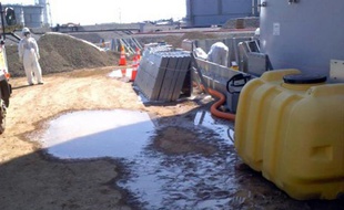 Une fuite d'eau radioactive sur le site de la centrale nucléaire de Tepco à Fukushima, le 13 avril 2014