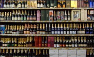 - La France a battu en 2006 son record d'exportations de vins et spiritueux, dopées par le champagne et le cognac, ses produits phares, et par l'accélération des ventes en Asie et en Amérique du nord.