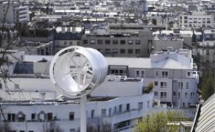 Deux mini-éoliennes sont expérimentées.